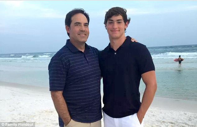 Illustration de l'article : Punition Embarrassante Pour Son Fils Qui A Encore Fait L'idiot En Classe, Malgré Ses Mises En Garde! Il était prévenu...