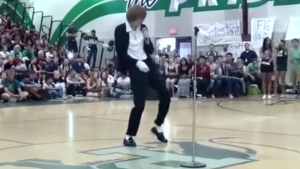 Illustration : "Il danse comme Michael Jackson dans son lycée et fait le buzz sur internet"