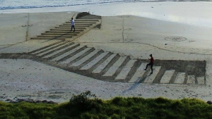 Illustration : "10 magnifiques dessins 3D créés sur du sable et réalisés par Jamie Harkins"