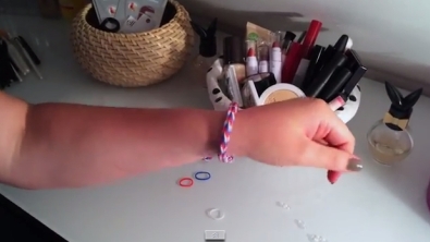 Illustration : Tuto : Comment réaliser un bracelet avec des élastiques facilement
