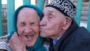 Illustration : "Unis pour la vie ! Ces 21 couples âgés respirent le bonheur"