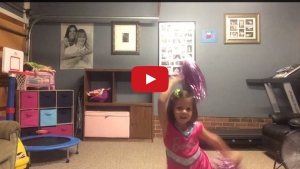 Illustration : "Drôle et mignon, ce clip d'un papa dansant avec sa fille"