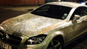 Illustration : "Une Mercedes sertie d'un million de cristaux Swarovski, rien que ça"