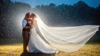 Illustration : "Toute la magie des mariages sous la pluie à travers 24 clichés magnifiques!"
