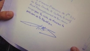 Illustration : "Il a demandé à François Hollande de lui signer son mot d'absence"