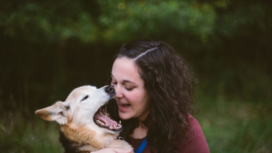 Illustration : Le magnifique hommage d'une dame pour son chien de 16 ans en fin de vie...