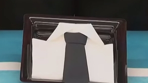 Illustration : "Astuce: Comment plier vos serviettes de table en forme de chemises et/ou de cravates?!"