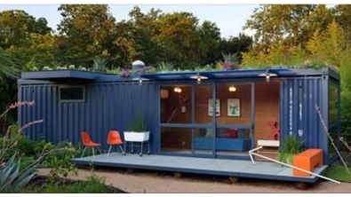 Illustration : Ils recyclent des containers d'expédition et les transforment en chalets ou en maisons!