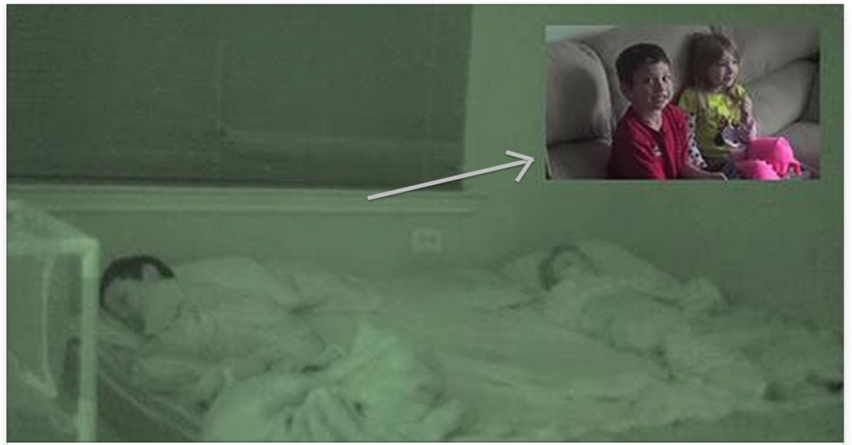 Ils captent une scène très amusante en plaçant une caméra dans la chambre des enfants!