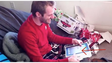 Illustration : Il ne s'attendait pas à ce cadeau en ouvrant la boîte de son Ipad!
