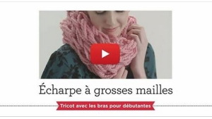 Illustration : "Astuce: Découvrez comment tricoter une écharpe en moins d'1h et juste avec vos bras..."