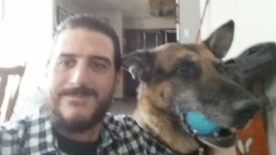 Illustration : A la recherche d'un chien à adopter après avoir perdu le sien, il a la surprise de sa vie en parcourant les photos de ce refuge