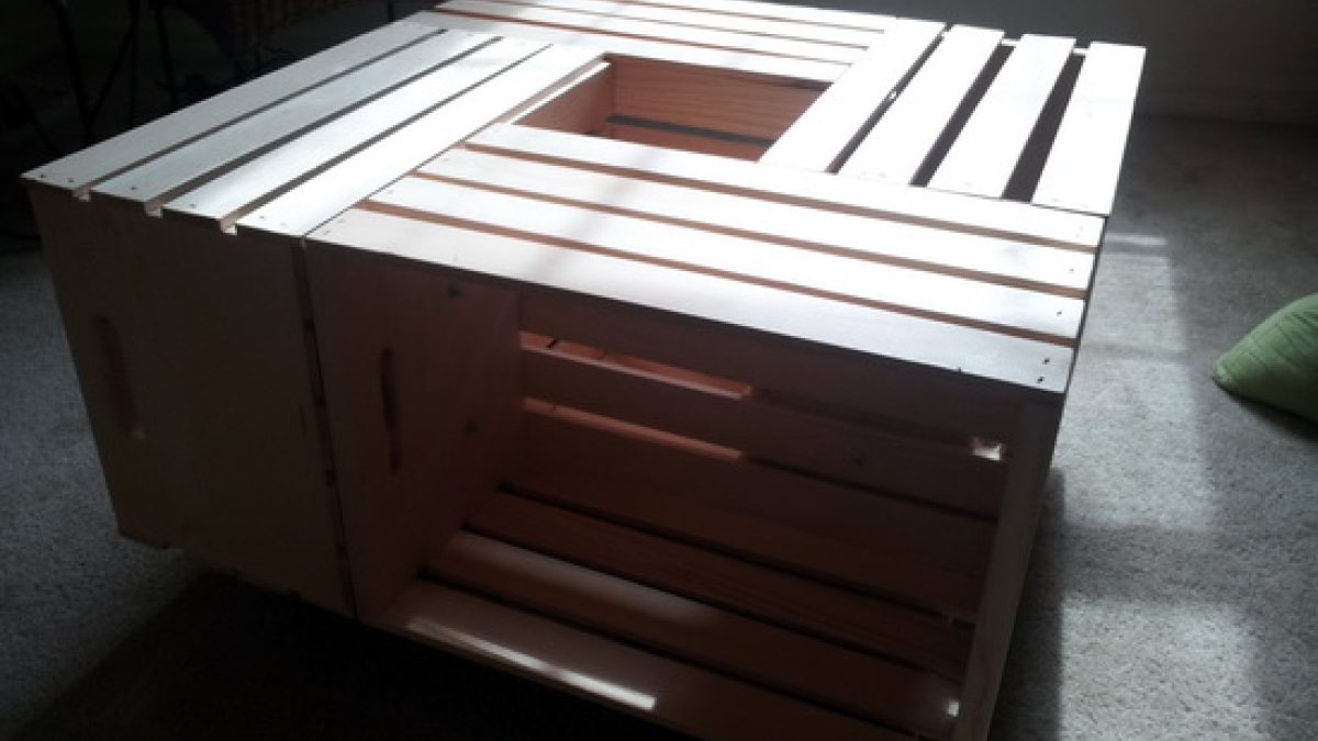 DIY : fabriquer une table basse en utilisant des caisses de vin