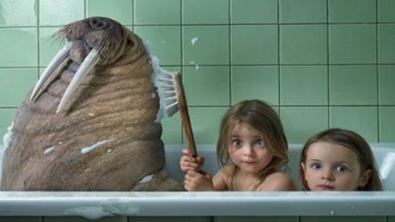 Illustration : "Ce papa utilise PhotoShop pour faire vivre d'incroyables aventures à ses filles..."