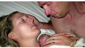 Illustration : "Quand cette dame a pris son bébé qu'ils annoncaient comme mort-né, un miracle s'est produit..."