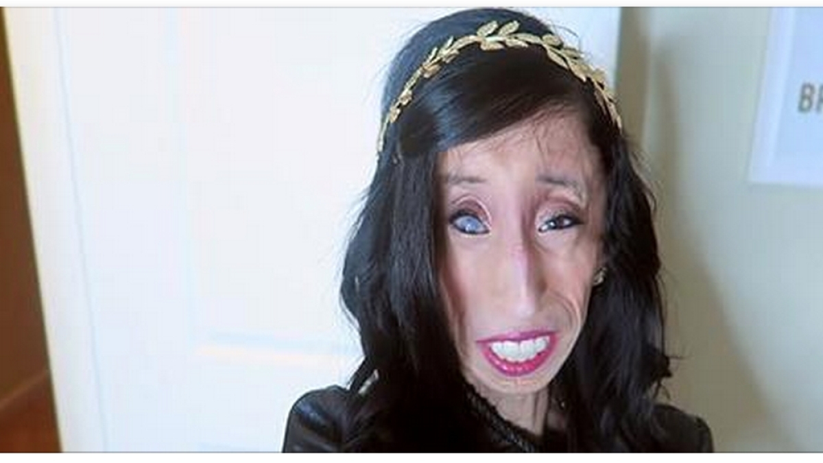 Elle voit une vidéo d