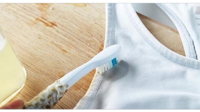 Illustration : "Un détachant magique pour faire partir les cernes de transpiration en dessous des bras..."