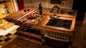 Image illustrant l'article 38 réalisations à base de palettes pour vous inspirer uniquement dans votre cuisine...