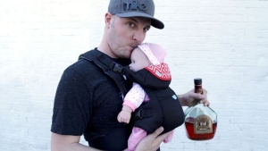 Il Voulait Boire Tranquillement Et Sans Se Faire Reperer Decouvrez L Etrange Gadget Qu Il S Est Fabrique