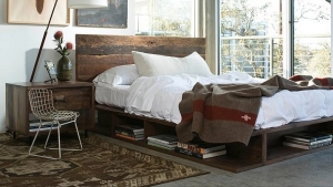Illustration : "Récup et déco, voici 42 idées pour avoir une tête de lit originale et en bois !"