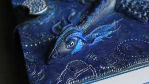 Illustration : "De fantastiques couvertures de livres en relief réalisées par une artiste lettonne"