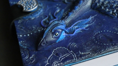 Illustration : "De fantastiques couvertures de livres en relief réalisées par une artiste lettonne"