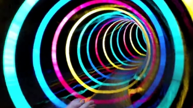 Illustration : "Sensations fortes garanties avec ce toboggan aquatique lumineux en Allemagne"