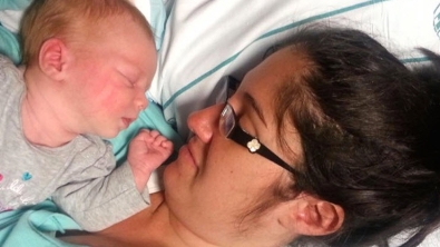 Illustration : Cette maman était dans un coma profond... Mais le miracle s'est produit quand le papa a déposé le bébé sur son ventre...