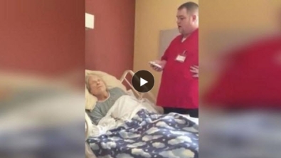 Illustration : "Alors qu'elle rentre dans la chambre d'une patiente, une infirmière le surprend en train de faire ça !"