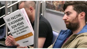 Illustration : "Les livres qu’il lit dans le métro sont des plus embarrassants mais le meilleur c’est la réaction des autres passagers !"