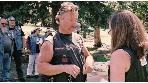 Illustration : "Cette jeune fille était abusée par son beau père mais regardez bien la réaction de ces motards !"