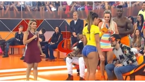 Illustration : "Porte-t-elle un vrai maillot où son corps est-il peint? Que pensez-vous de ce nouveau Jeu Tv brésilien ?"