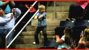 Illustration : "Ce garçon se lève en plein concert et se met à danser... Quelques secondes plus tard, il vole la vedette à tout le monde !"