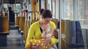 Image illustrant l'article Incroyable: Un chauffeur exige qu'une mère sorte de son bus parce qu'elle allaite son enfant...