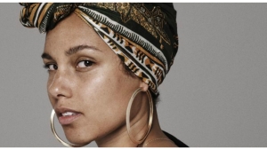 Illustration : "Alicia Keys a décidé de ne plus JAMAIS mettre de maquillage... Peut-être que vous serez d’accord avec en comprenant pourquoi ! "