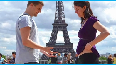 Illustration : "Derrière ce couple qui s'embrasse se cache la plus belle vidéo d'une grossesse, résumée en 2min47."