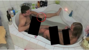 Illustration : "Son mec lâche un pet dans le bain mais ce qui se passe la hantera à vie ! Quel salaud…"