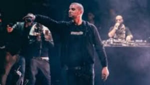 Image illustrant l'article Quand Fianso Arrête Une Bagarre En Plein Concert ! (Vidéo)