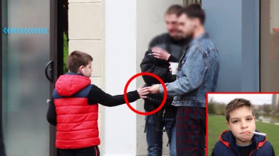 Illustration : "Il a 9 ans et fume dans la rue, mais ce que lui donne cet homme est encore plus choquant"