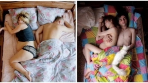 Illustration : "20 couples de futurs parents photographiés au lit, en tout intimité..."