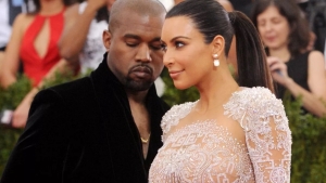 Illustration : "Paris en ligne : pourquoi les tweets délirants de Kanye West n’ont pas affolé que la famille Kardashian-Jenner ?"