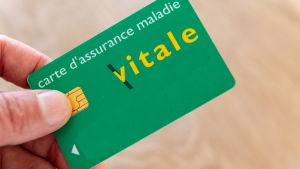 Illustration : "Arnaque à la carte vitale : un homme se fait escroquer de 14 000 euros"