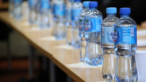 Illustration : "Réutiliser sa bouteille d'eau en plastique : une fausse bonne idée aux risques insoupçonnés"
