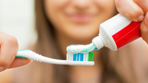 Illustration : "La brosse à dents, nid de virus : pourquoi il faut la remplacer après avoir été malade"